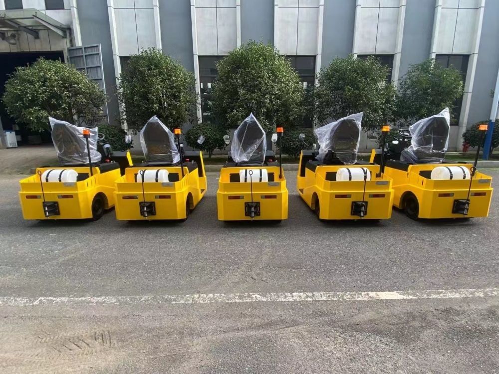 Seat Driving Electric Baggage Tractor 8000kg Mechanical Hydraulic Parking Brake