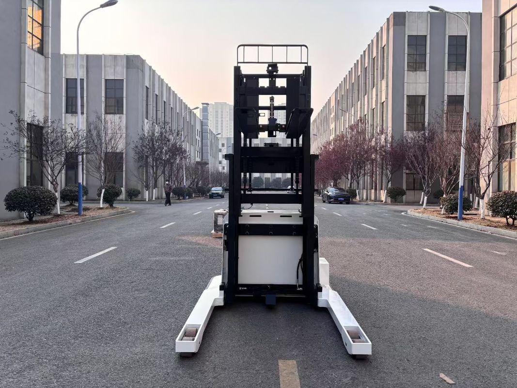 4 Tons Non-standard AGV Body  Electric Pallet  Stacker Lifting Height 4 Meters Fork Adjustment Range 400-700mm Curtis Control System