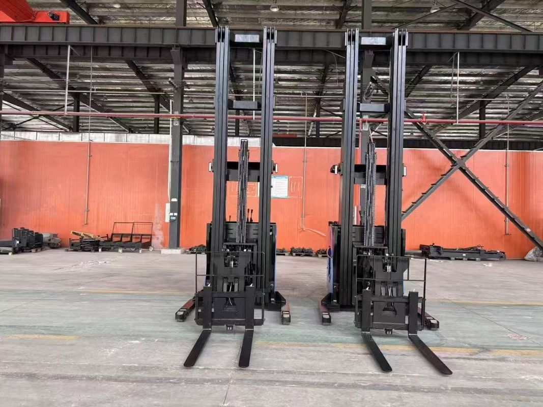  Double Extension Forward Reach Moving Forklift Three Section Fully Free Mast Rated Load 1500 KG Lifting Height 10 Meters