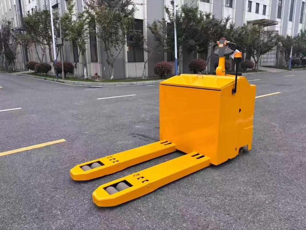 Electric Pallet Truck, with 8000 kg ​Load Capacity & 900 mm Fork Outer Width